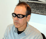 Man wearing 7eye Chubasco to relieve dry eyes associated with computer use